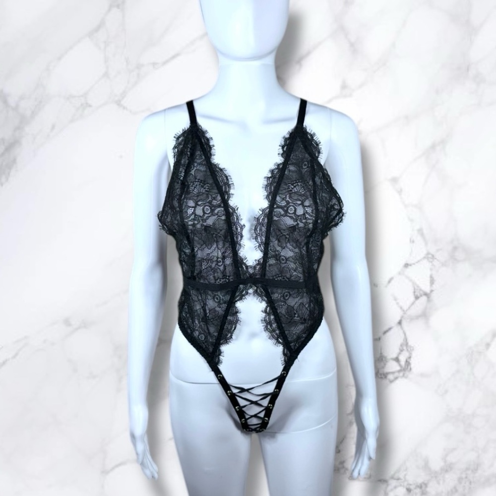 NEW Victoria’s Secret Strappy Lace Lingerie